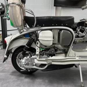 1968 Lambretta SX150 White and Green with Original Specs - Image 5