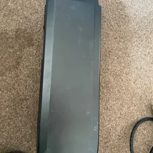 Giant 36v battery and charger - Image 3