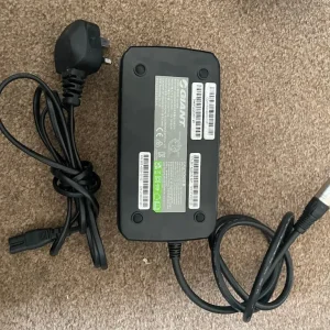 Giant 36v battery and charger - Image 5
