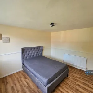 3 bedroom flat in Sherwood Court (3 bed) - Image 3
