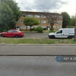 3 bedroom flat in Sherwood Court (3 bed) - Image 8