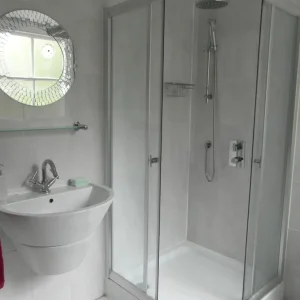Spacious Double by Brixton & Godalming - Image 8
