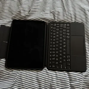 iPad Pro 11” (M4, 256GB Wi-Fi) – Jan 2025 – With Keyboard Case & Box - Image 3