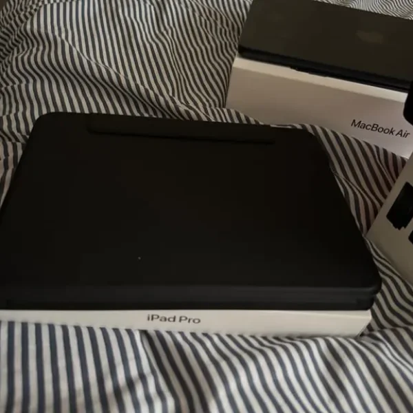iPad Pro 11” (M4, 256GB Wi-Fi) – Jan 2025 – With Keyboard Case & Box