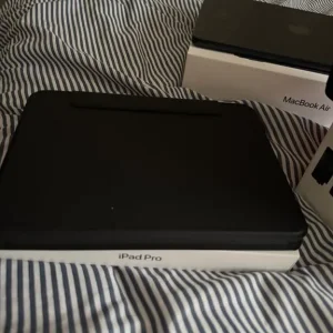 iPad Pro 11” (M4, 256GB Wi-Fi) – Jan 2025 – With Keyboard Case & Box