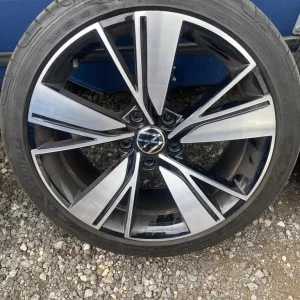 18" Bakersfield Alloy Wheels and Tyres for VW Golf GTi GTD - Image 3