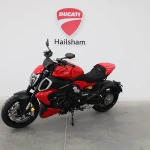 2025 Ducati Diavel V4 in Ducati Red - Image 3