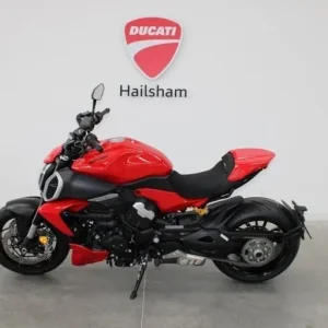 2025 Ducati Diavel V4 in Ducati Red - Image 4
