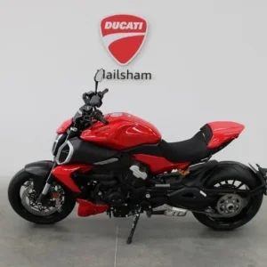 2025 Ducati Diavel V4 in Ducati Red - Image 5