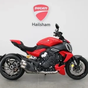 2025 Ducati Diavel V4 in Ducati Red