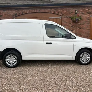 2022 Volkswagen Caddy 2.0 TDI C20 Commerce SWB Euro 6 (s/s) 5dr Panel Van Diesel Manual - Image 4