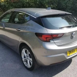 2016 Vauxhall Astra 1.4i Turbo SRi Nav Auto Euro 6 5-door Hatchback - Image 3