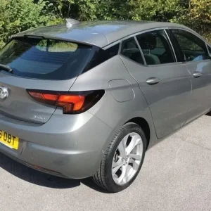 2016 Vauxhall Astra 1.4i Turbo SRi Nav Auto Euro 6 5-door Hatchback - Image 4