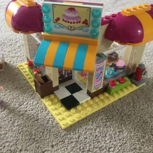 Lego Friends Downtown Bakery - Image 2