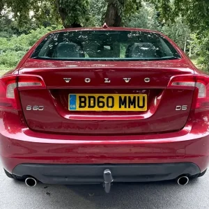VOLVO S60 2.4 D5 MANUAL SE LUXE WITH TOWBAR AND LEATHER INTERIOR - Image 4