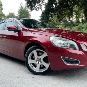 VOLVO S60 2.4 D5 MANUAL SE LUXE WITH TOWBAR AND LEATHER INTERIOR