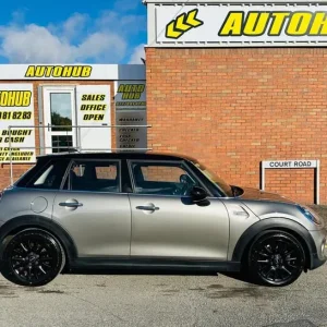 2018 MINI Hatch 1.5 Cooper Euro 6 (s/s) 5-door manual hatchback - Image 2