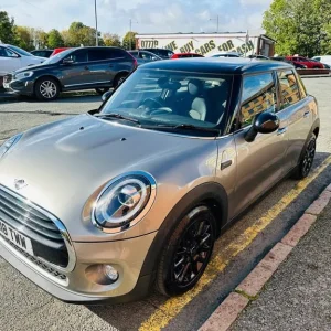 2018 MINI Hatch 1.5 Cooper Euro 6 (s/s) 5-door manual hatchback - Image 3