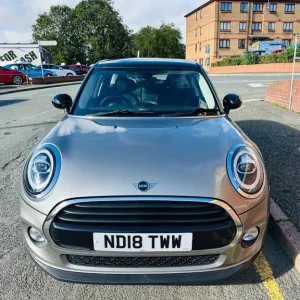 2018 MINI Hatch 1.5 Cooper Euro 6 (s/s) 5-door manual hatchback - Image 4