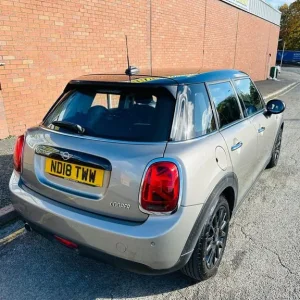 2018 MINI Hatch 1.5 Cooper Euro 6 (s/s) 5-door manual hatchback - Image 8