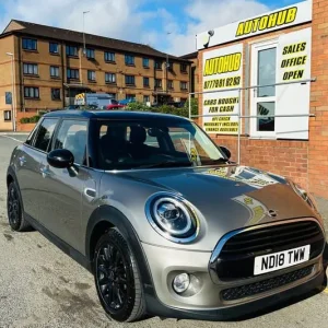 2018 MINI Hatch 1.5 Cooper Euro 6 (s/s) 5-door manual hatchback