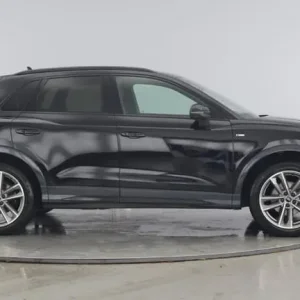 2022 Audi Q3 Black Edition 35 TFSI 150 PS 6-speed Manual SUV - Image 4