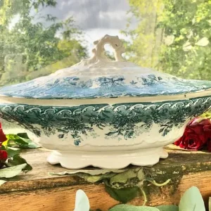 Vintage serving dish with lid - Image 3