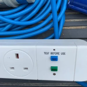 15m 4-way extension lead with cut-off protection and 3-way connector - Image 2