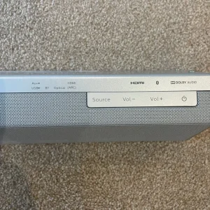 Phillips sound bar with subwoofer and remote - Image 2