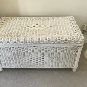 White wicker ottoman