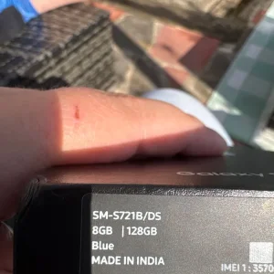 Samsung galaxy s24 FE blue - Image 2