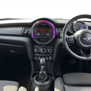 2017 MINI Hatch 1.5 Cooper 5-door Auto - Image 4