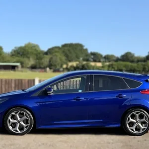 2018 Ford Focus 2.0T ST-2 Navigation Hatchback - Image 3