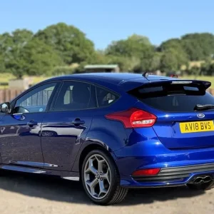 2018 Ford Focus 2.0T ST-2 Navigation Hatchback - Image 4