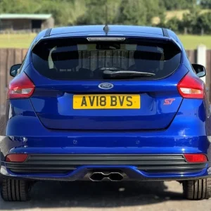 2018 Ford Focus 2.0T ST-2 Navigation Hatchback - Image 5