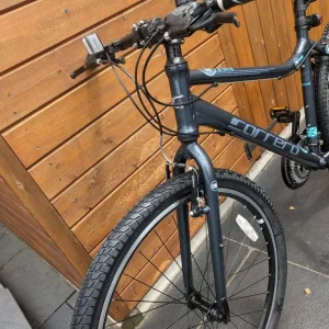 Carrera Axle Ltd women's hybrid bike 21-speed trigger gears 18 inch frame 27.5 wheels - Image 2