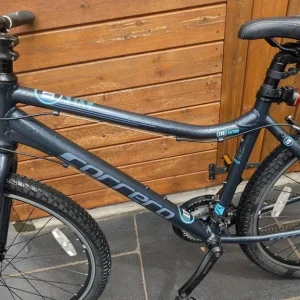 Carrera Axle Ltd women's hybrid bike 21-speed trigger gears 18 inch frame 27.5 wheels - Image 4