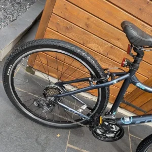 Carrera Axle Ltd women's hybrid bike 21-speed trigger gears 18 inch frame 27.5 wheels - Image 7