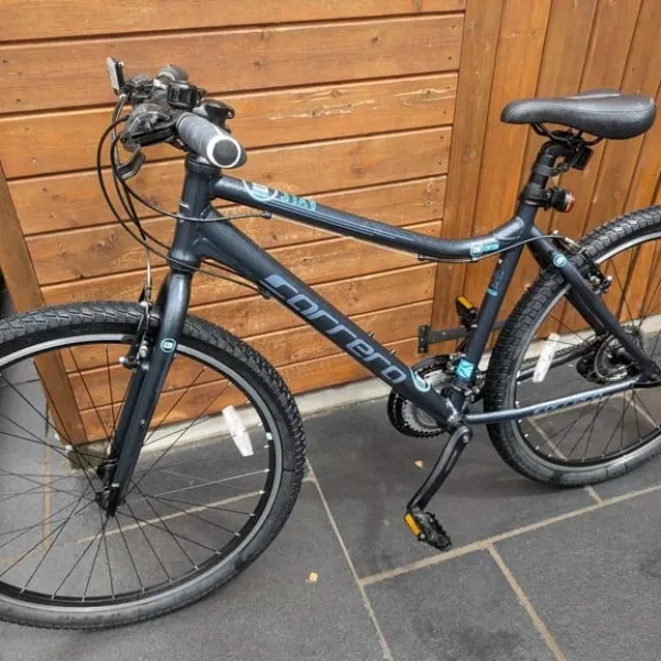 Carrera Axle Ltd women's hybrid bike 21-speed trigger gears 18 inch frame 27.5 wheels