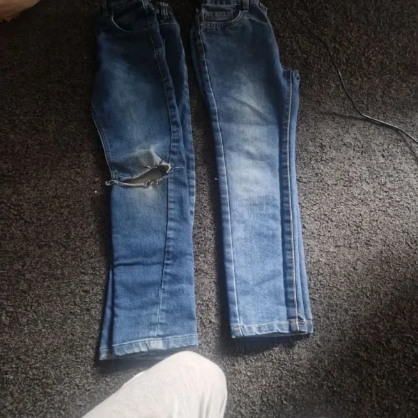 2 pairs of blue jeans