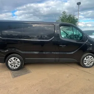 2016 Renault Trafic 1.6 dCi 27 Sport Panel Van - Image 2