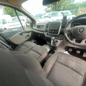 2016 Renault Trafic 1.6 dCi 27 Sport Panel Van - Image 3