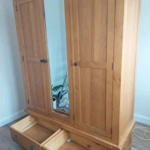 Solid oak triple door wardrobe set - Image 2