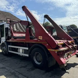 2016 MERCEDES ECONIC 1830 SKIP LOADER - Image 4