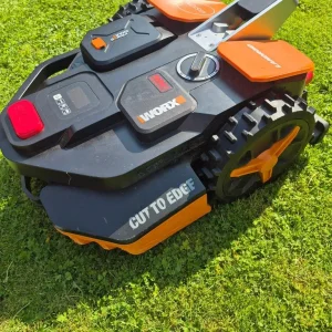Robatic lawmower - Image 4