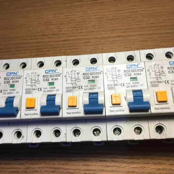 5 x RCBO 32A 2P C32 R02 32C/030*