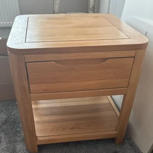 Solid oak sideboard and side table - Image 2
