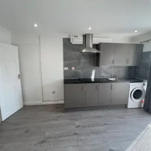 Studio flat - Image 2