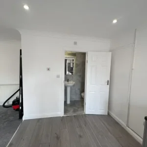 Studio flat - Image 4