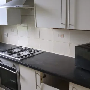 Fully Furnished 2 Bedroom Flat in Central Hamilton - Image 5